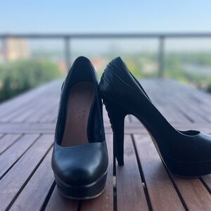 Vince Camuto Classic Black Platform Heels